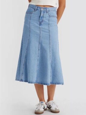 Levi’s Fit and Flare Denim Midi Skirt -Size 25